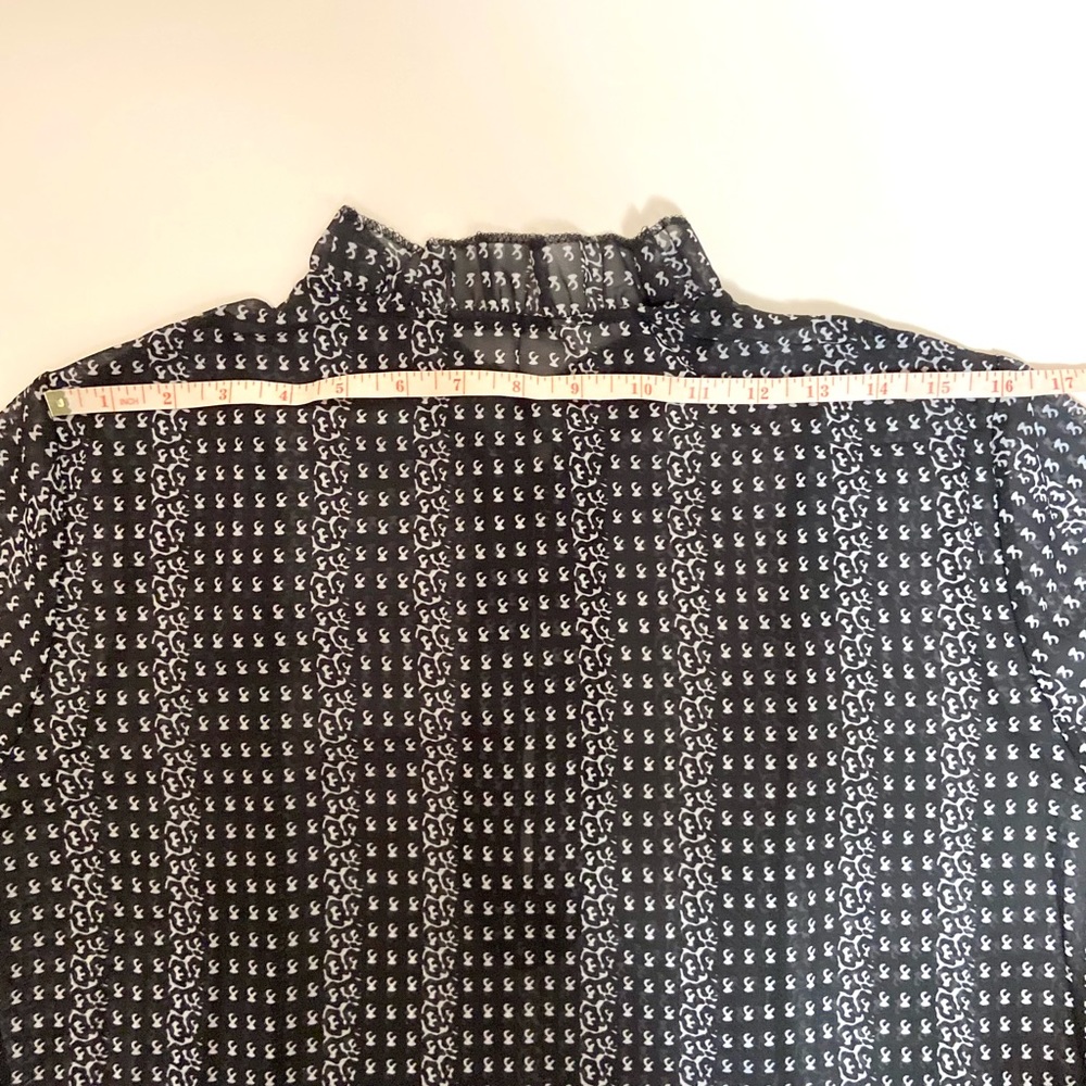 ✨New✨Gorgeous Black & White Partial Button Up Boutique Blouse - Picture 4 of 5